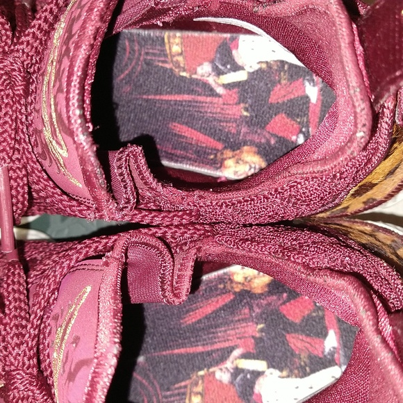 Lebron James XVI 16 King Maroon Sneakers - Picture 7 of 10
